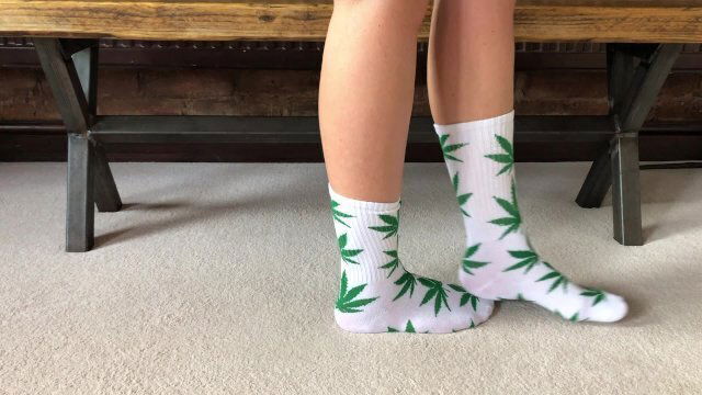 SEXY GIRL SHOWS SOCK FOOT FETISH SMOKING FEET