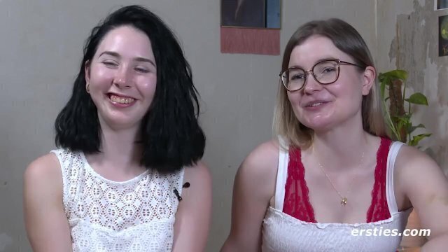 Joana besorgt Emily Strap-On