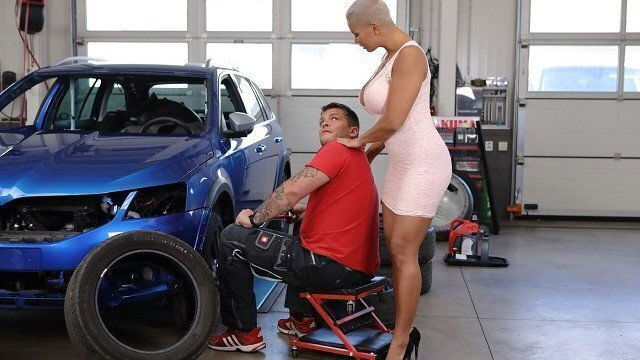 RIM4K stunner knows tongue mans