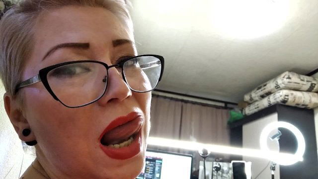 Lady Red, older girls suck dick! Sweet games with mature pussy...