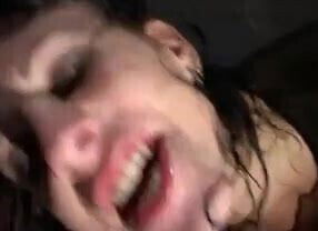 ADRIEN FAIT PRENDRE SA DOUCHE A ALAXANDRA 