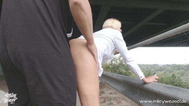 MUTPROBE! LKW-Fahrer fickt mich Autobahnbrücke!!