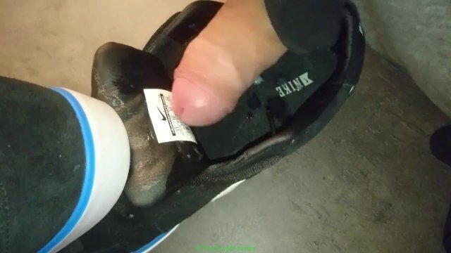 Cumshot inside nike mrtyr