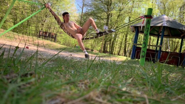 Riskanter Spaziergang meinem Schwanz spielen öffentlichem Wald