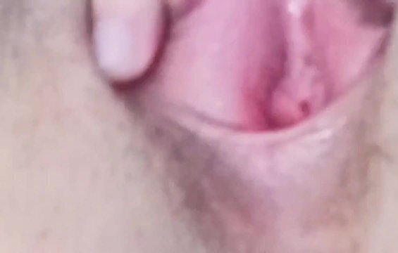 MASTURBAZIONE FEMMINILE, ragazza diciottenne si masturba e ti mostra il culo sfondato 