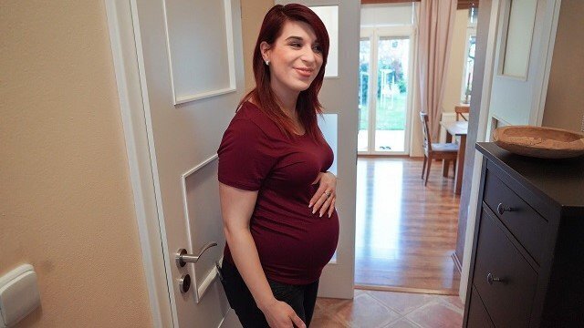 DEBT4k débitrice trouvent langage commun grâce sexe