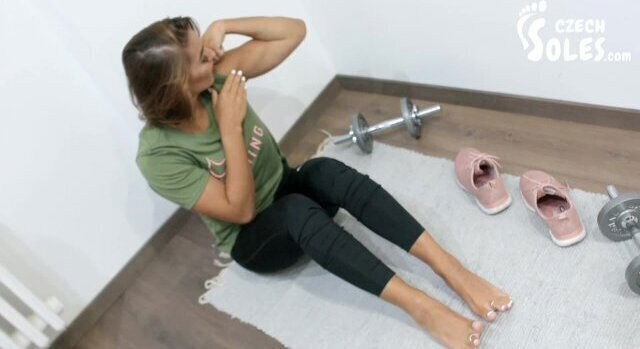 Strong girl workout small sexy feet (gym feet, workout feet, foot POV, sneakers, barefoot)