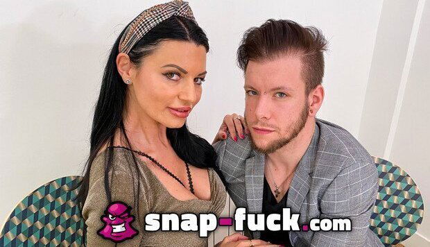 Fuckboy convinces MILF from France fuck: KINSKI SNAP-FUCK