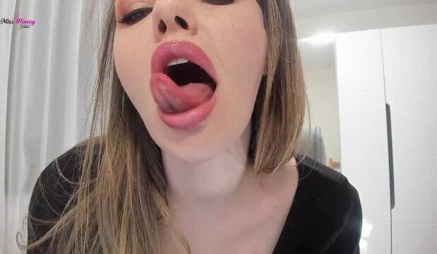 Quckie Tongue Vore Tease with Miss Honey Barefeet