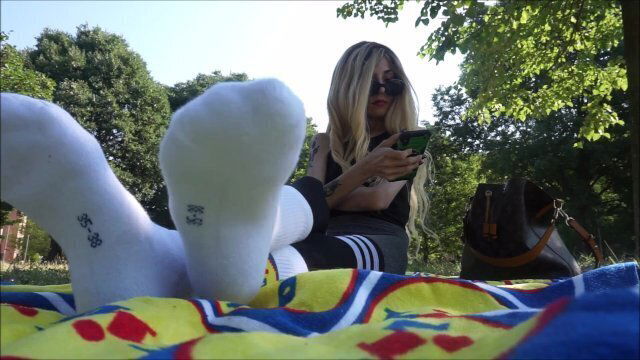 SUMMER SOCKS LICK SWEATY SOCKS