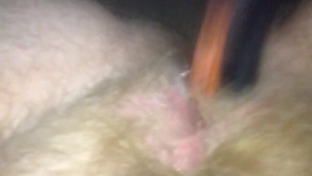Makin pussy creamy using hairbrush