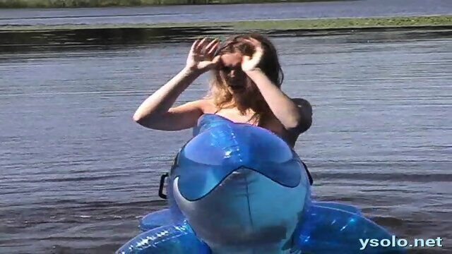 Beautiful blonde bimbo Valentina fingering