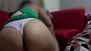 El culo de mi prima mientras me la mama