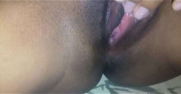 tocando minha buctinha at&eacute_ gozar onlyfans.com/aaninhac