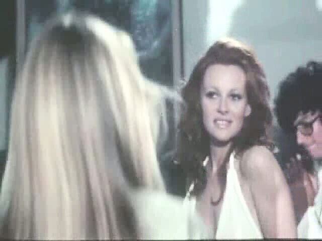 Gloria Guida first seen nude shower, showing