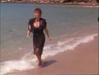 RAQUEL WELCH BOOBS BOUNCING