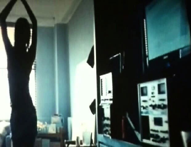 Avatar star Saldana wearing thin nipply t-shirt