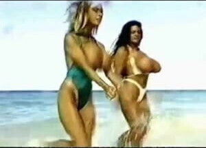 Retro Babes Twerk Beach