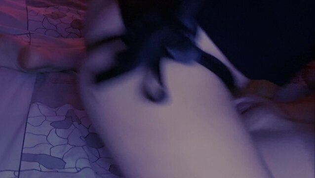 Lesbian Cums Over Girlfriend’s Strap