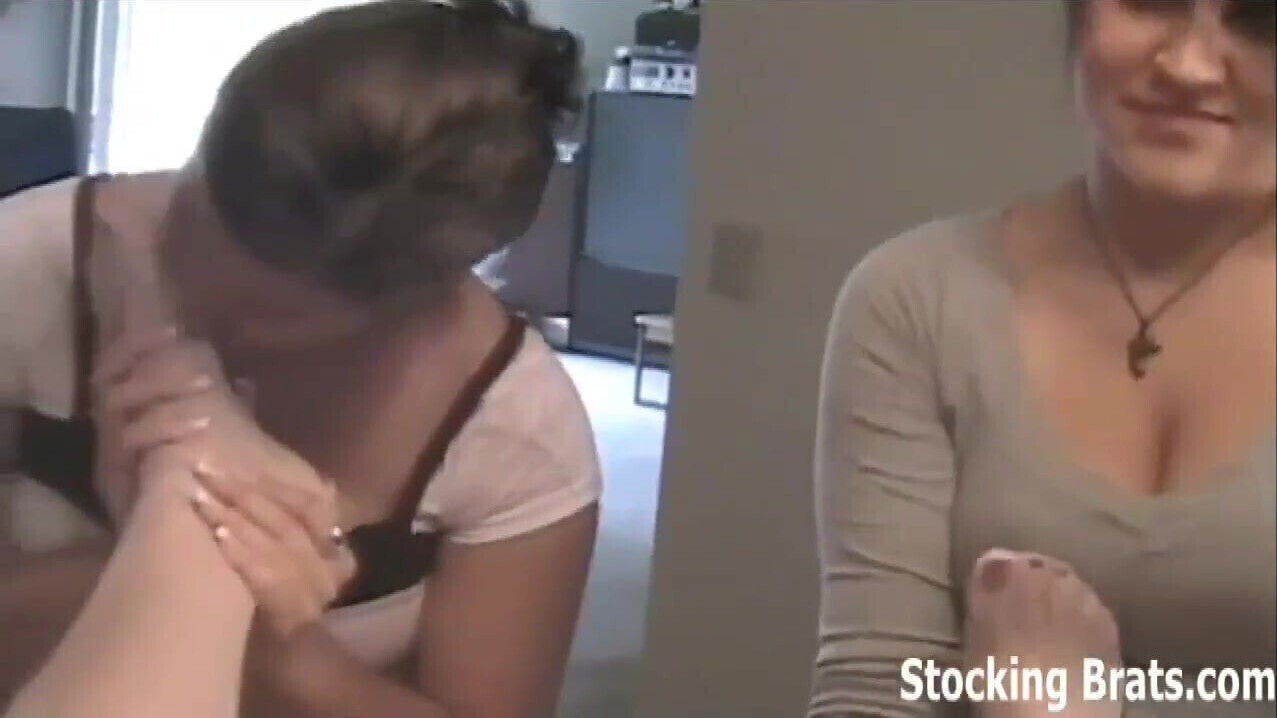 Amateur lesbian foot fetish threesome