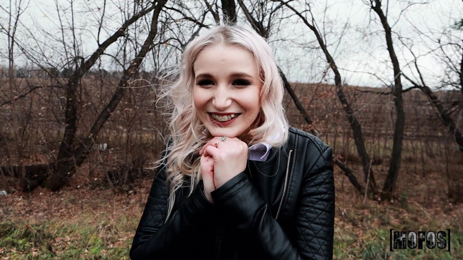 Blonde stranger Stacy Starando gives pussy thank gift