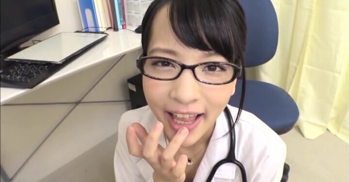 Video pretty doctor Mikako giving blowjob patient