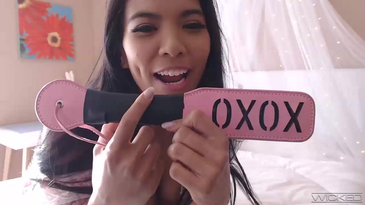 Homemade video solo model Jada pleasuring cravings