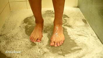 Fetiche pies mojados enjabonados