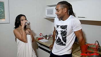 Amiga safada da minha esposa veio passar a noite em casa s&oacute_ pra me dar o cuzinho no meio da noite. lady Milf e Murinho