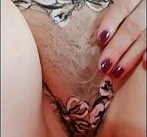 Mon &eacute_pouse filme sa culotte avant de se caresser avec un gode