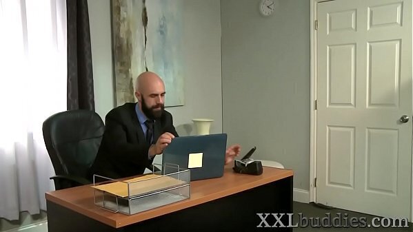 Boss gets shlong gobbled bangs twink