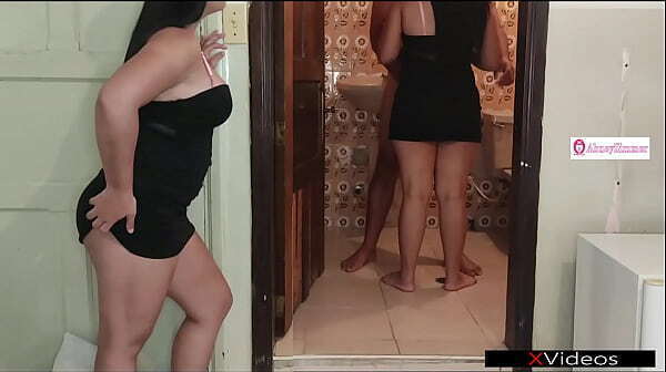 hermana gemela hace pasar para follar esposo encuentro teniendo sexo ba&ntilde_o cuarto LolitaAbney