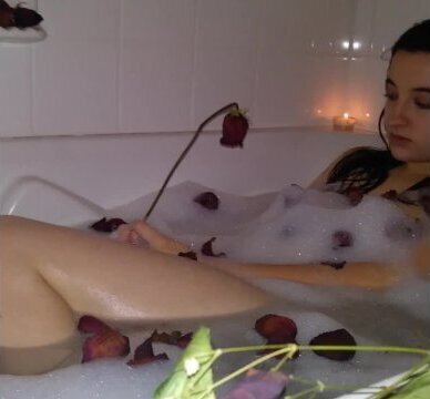 Rose Bath Photoshoot Reini Rollins