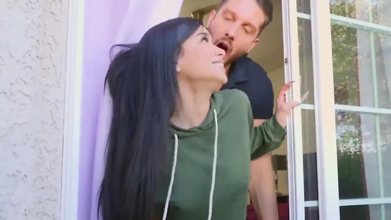 lesbian dick skinny savannah sixx gets stretched