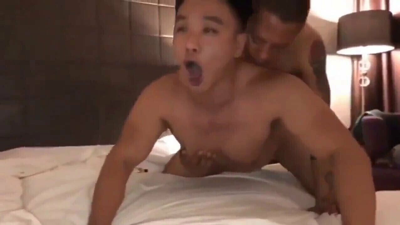 muscle bitch fucked hotel room (BBK 2'02'')