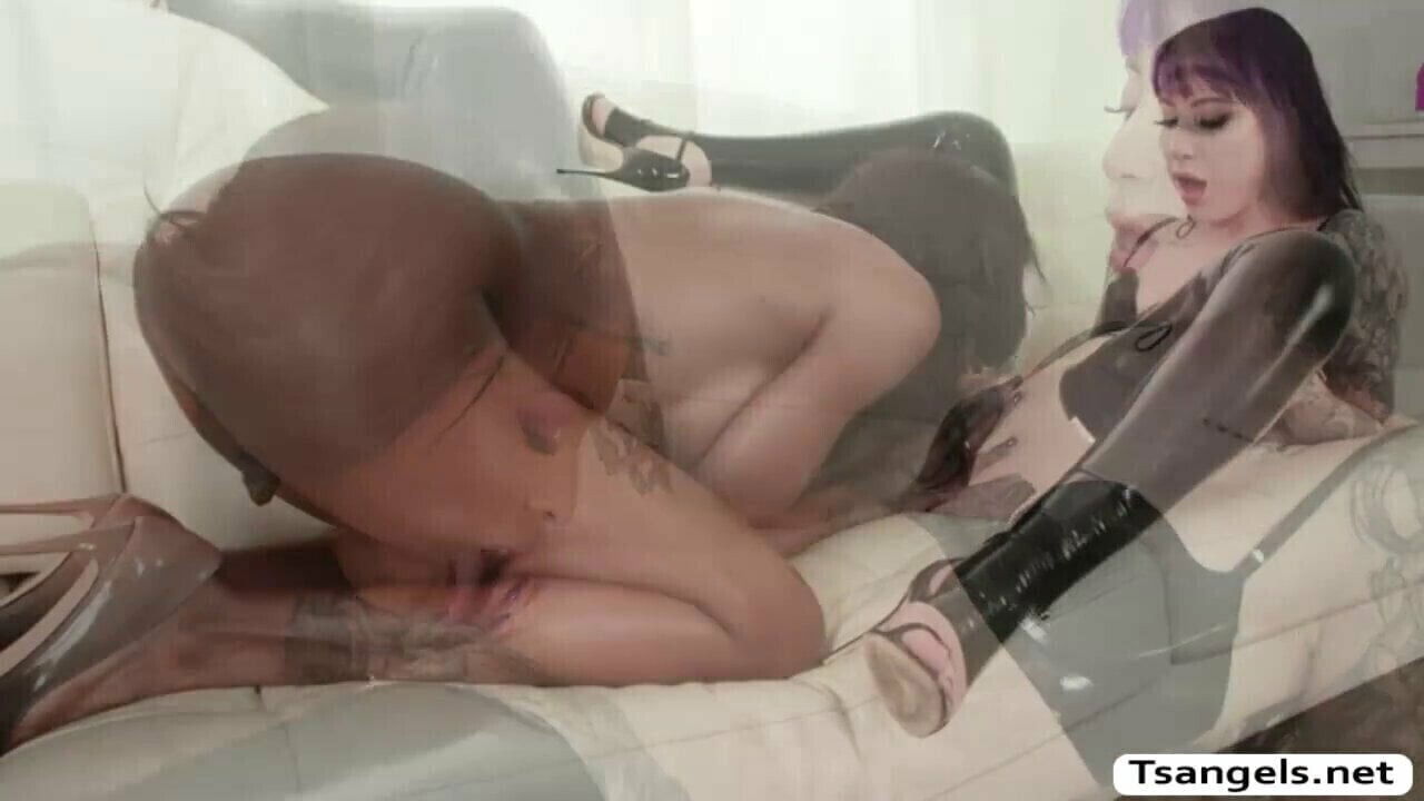 Ebony Natassia fucks Goths pussy