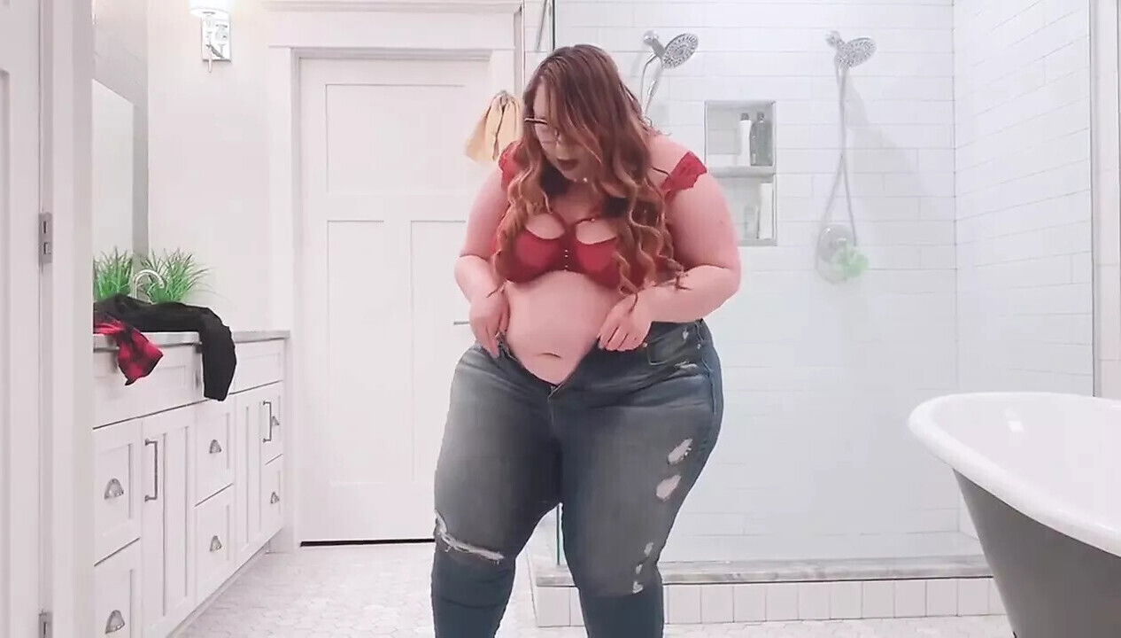 Curvalicious SSBBW Trying Clothes