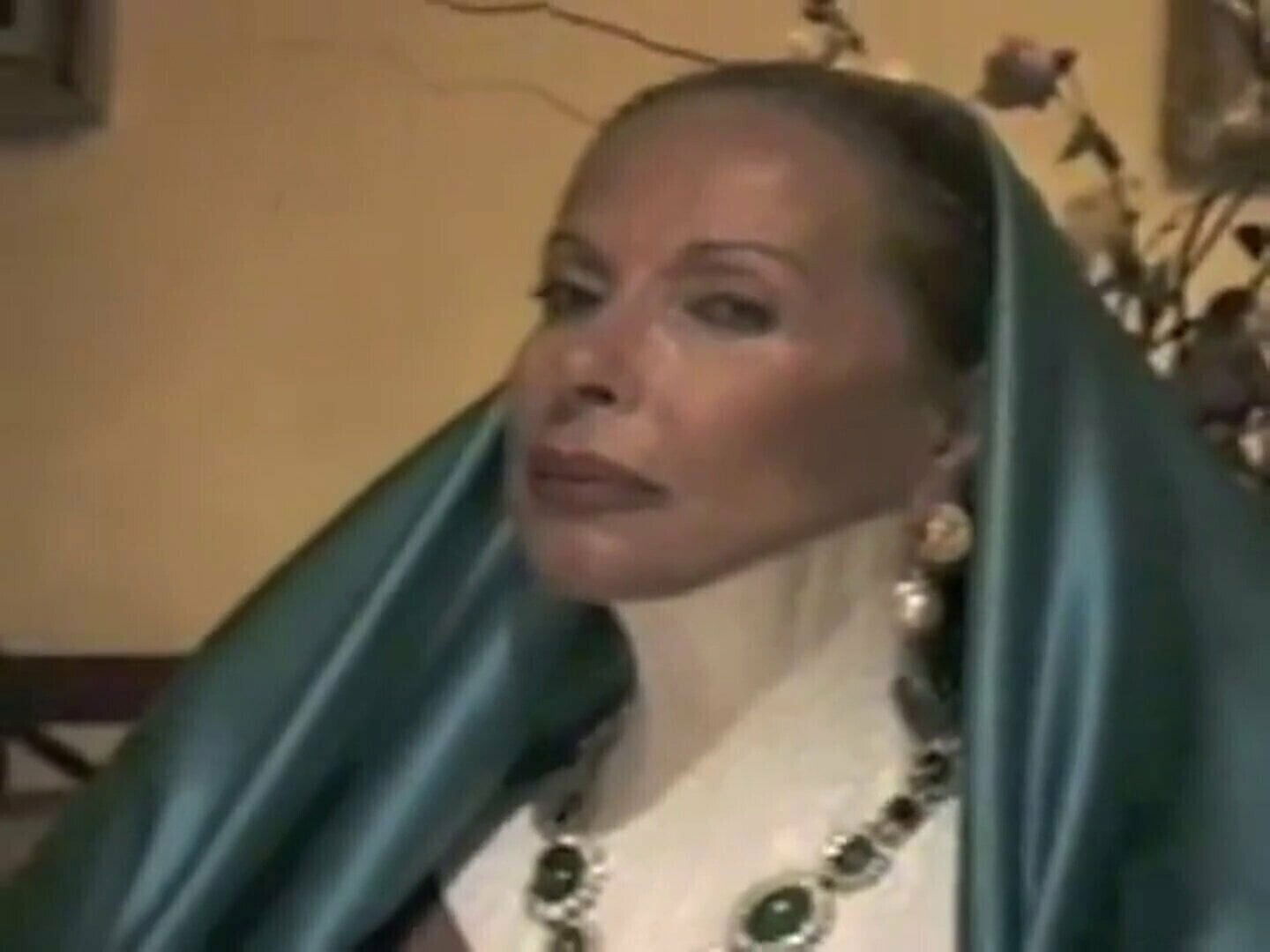 Necklace Fetish, Dominatrix, Mistress