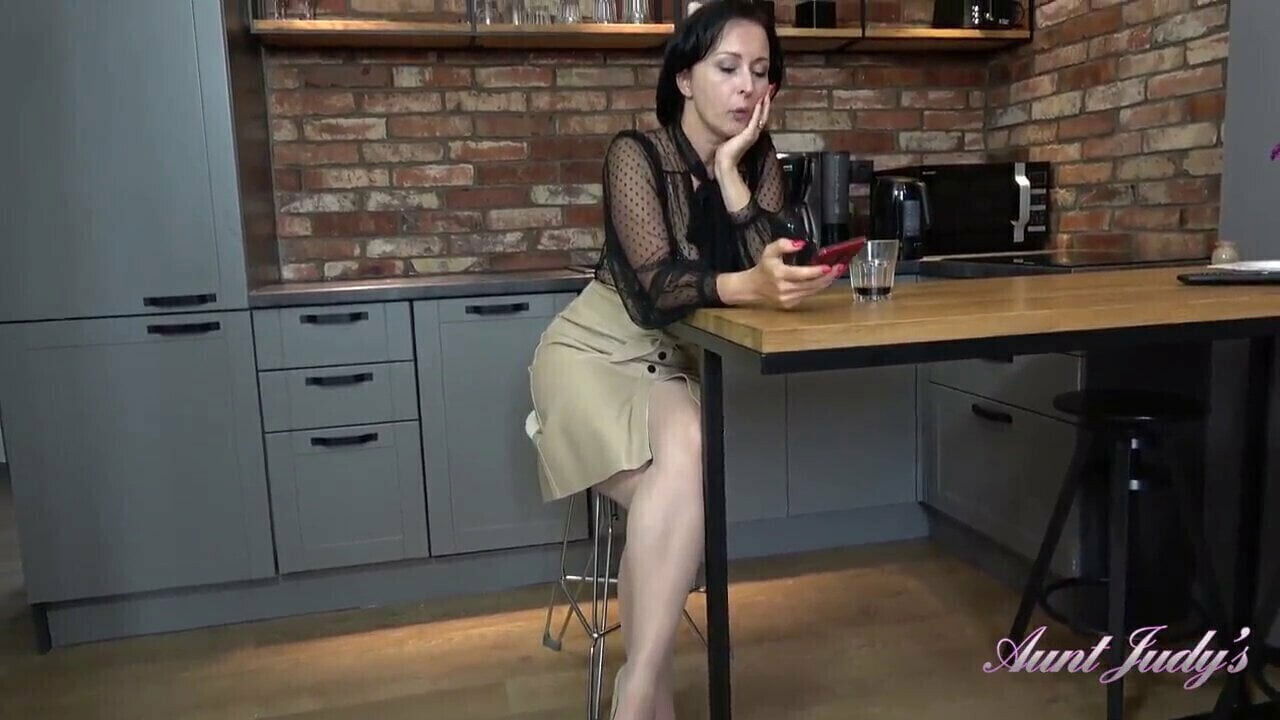 Wanilianna Kitchen Masturbation MILF