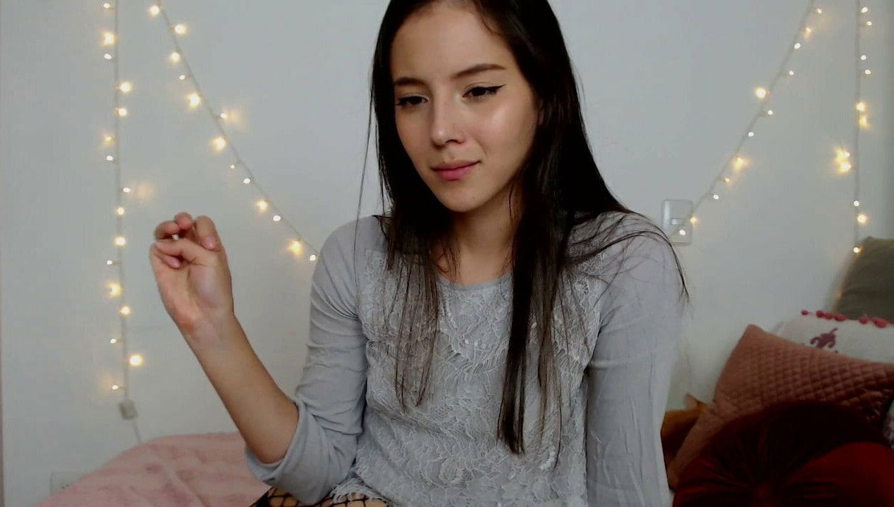 pretty face also sexy tempting