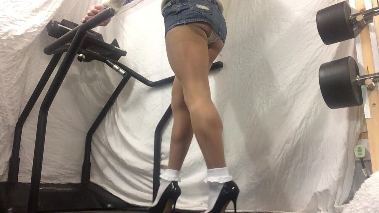 Walking denim skirt stockings