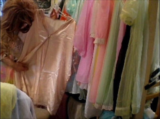 TRANY GIRL CUMS TWICE