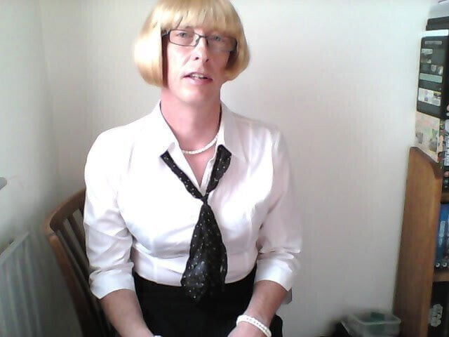 Miss Victoria sells plays with herself