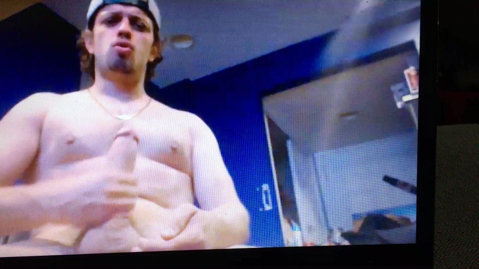 Hung straight loves jerking huge dick