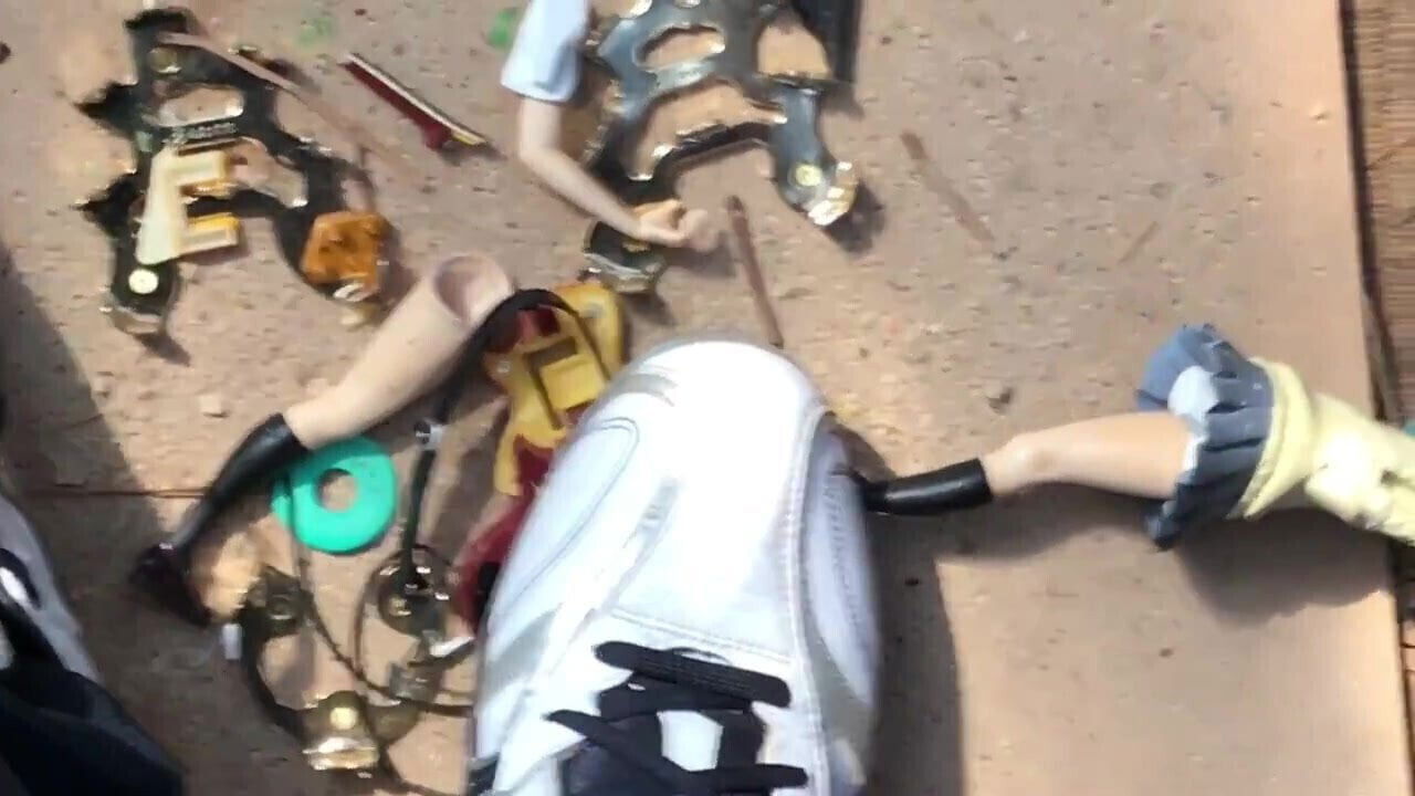 Hirasawa figure crushing