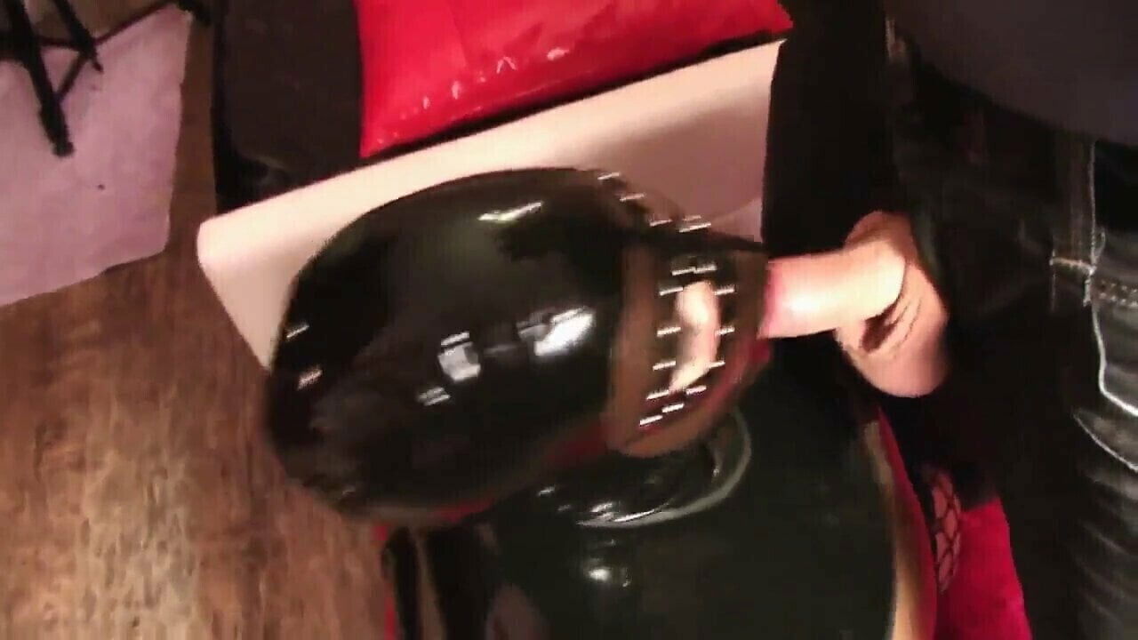 Schokomaus latex hood slut blowjob fuck