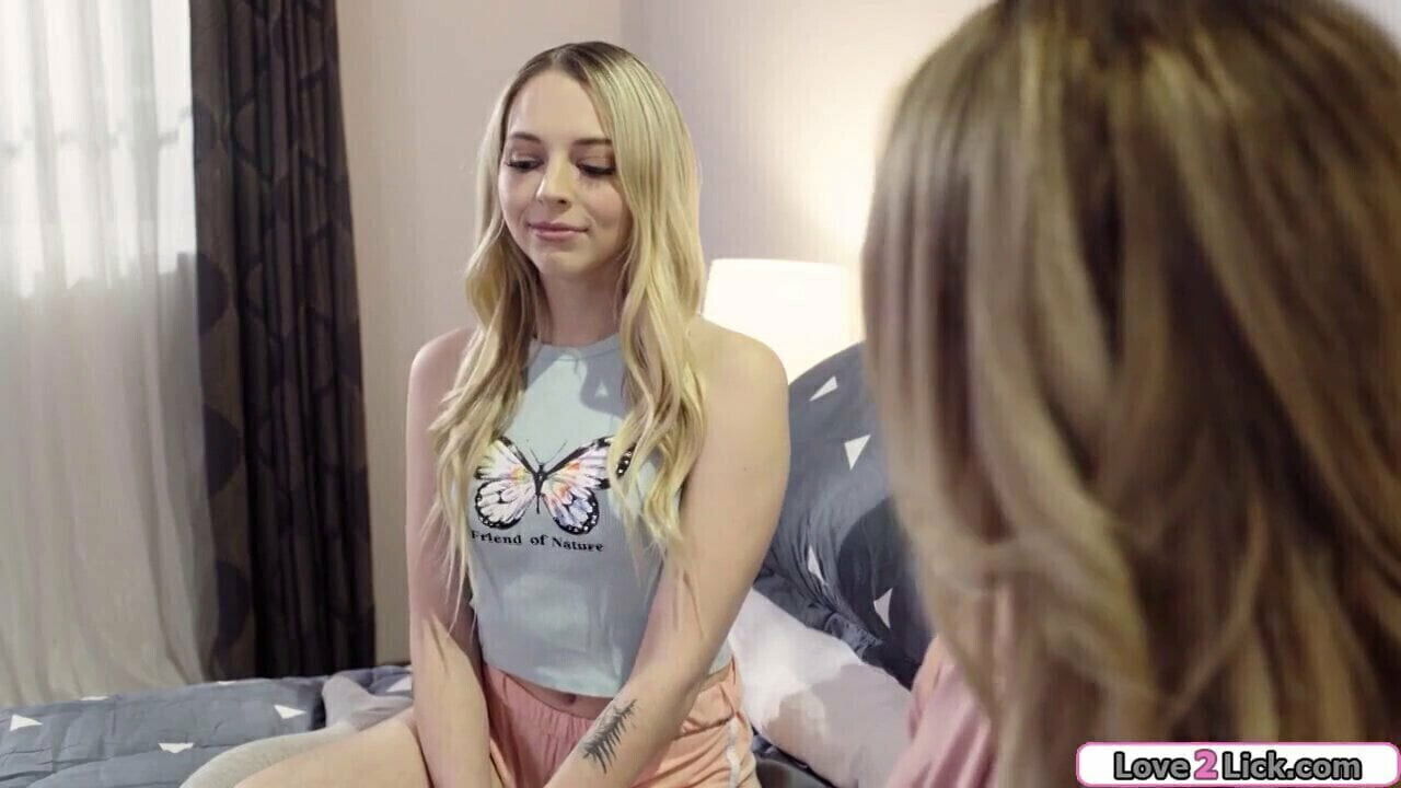 Petite blonde threesome with bffs facesits