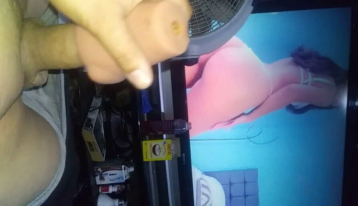 Sexy latina very horny!