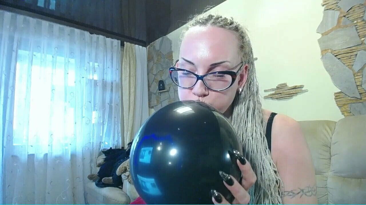 looners: blow black balloon