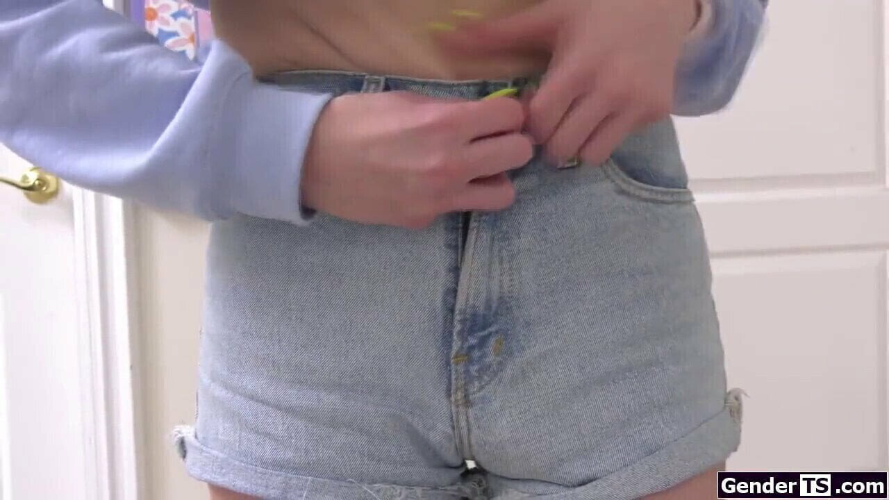 Shemale coed Kate Zoha deepthroats bareback rides